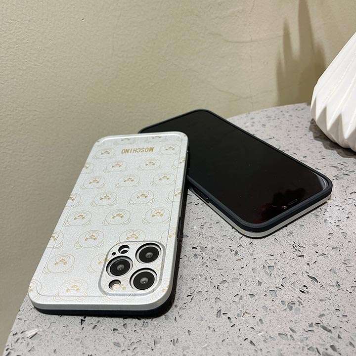 モスキーノアイフォーン13pro/13つや消しスマホケース