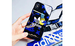 アディダス iPhoneXSケース 即納