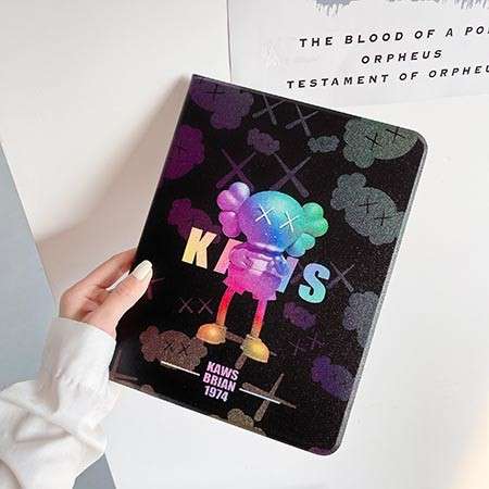 Kaws iPad 7/8 携帯ケース