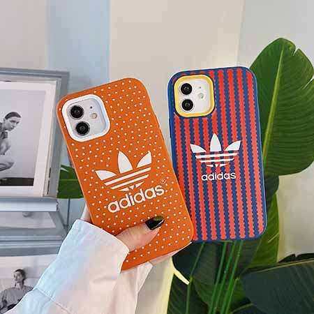 adidasアイフォン 12pro/12携帯ケースクローバー柄