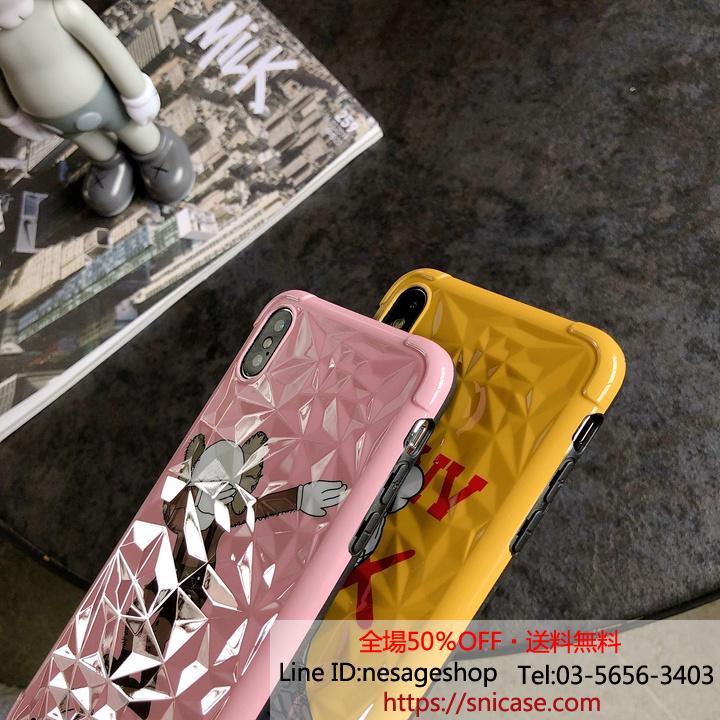 可愛い iPhoneXR/XSカバー KAWS