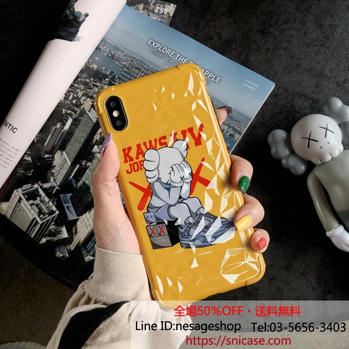 iPhone11カバー カウズ ダイヤ柄