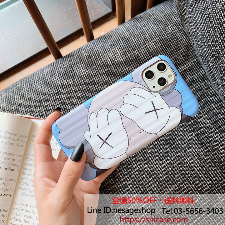kaws iphone8plusケース キャラクター人形
