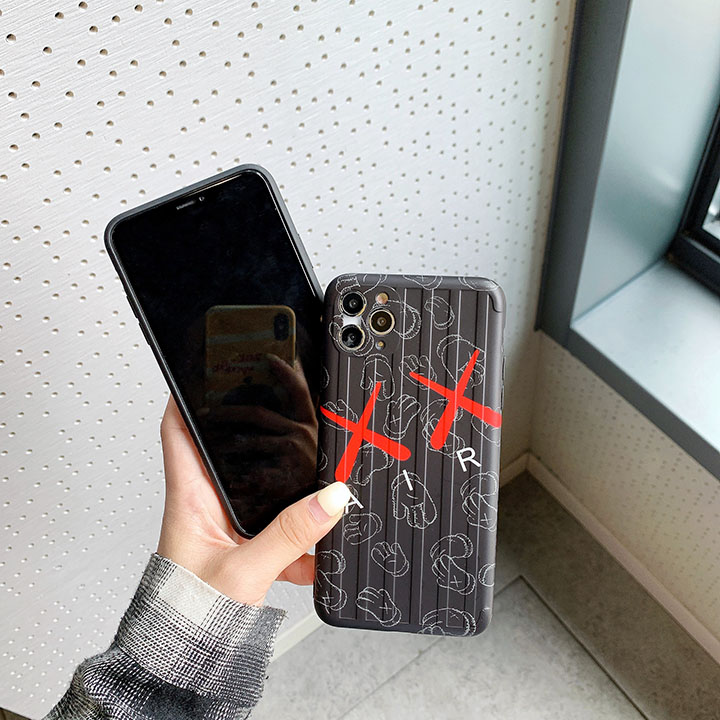 kaws iphone12promaxケース おすすめ