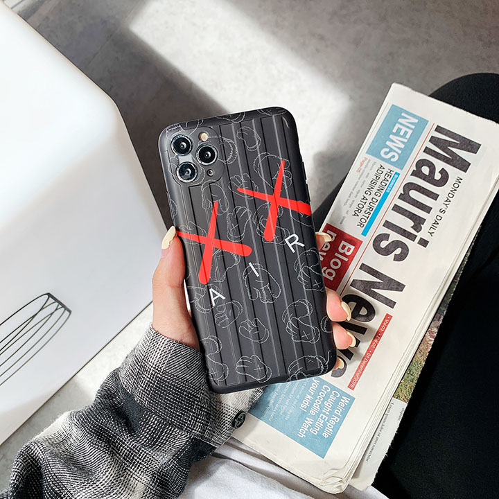 kaws iphone12promaxケース おすすめ