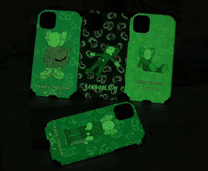 Kawsスマホケース 12mini かわいい
