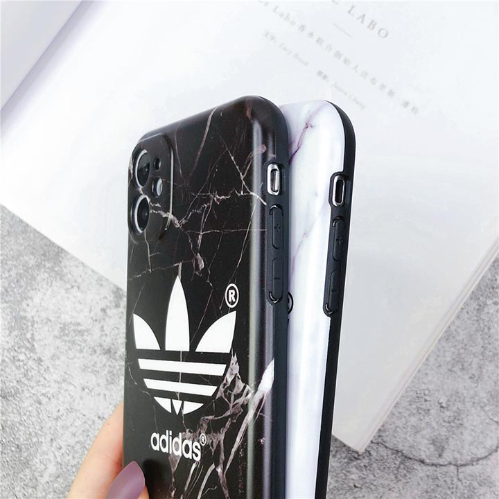 adidasスマホカバー 12mini おしゃれ