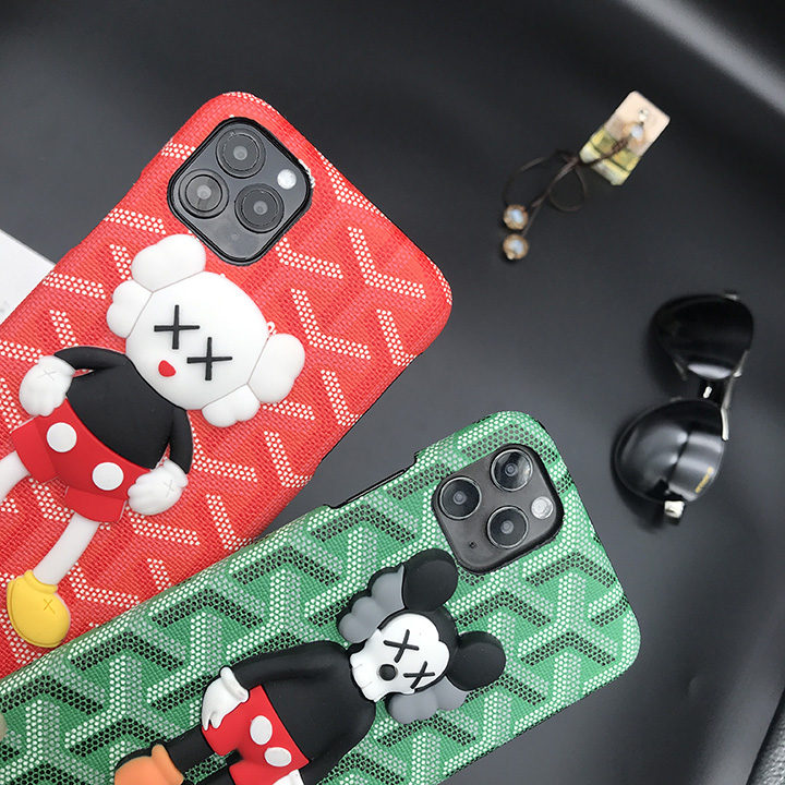 kaws iphone12promaxケース 高校生愛用