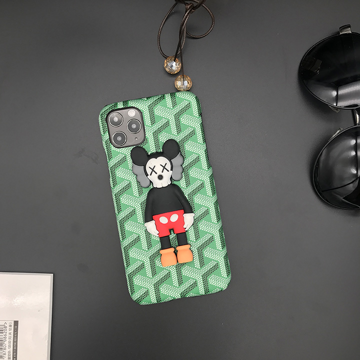 kaws iphone12promaxケース 高校生愛用