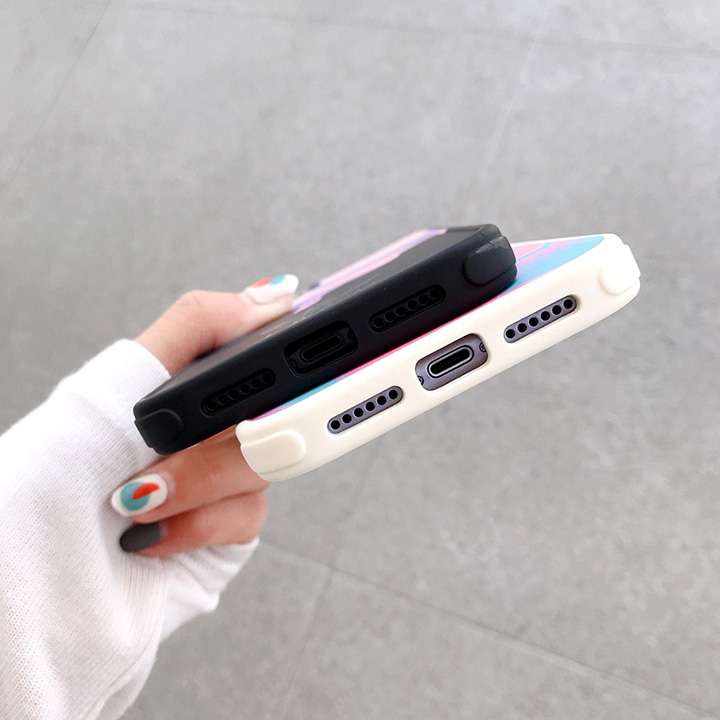 iphonexケース adidas セレブ愛用 