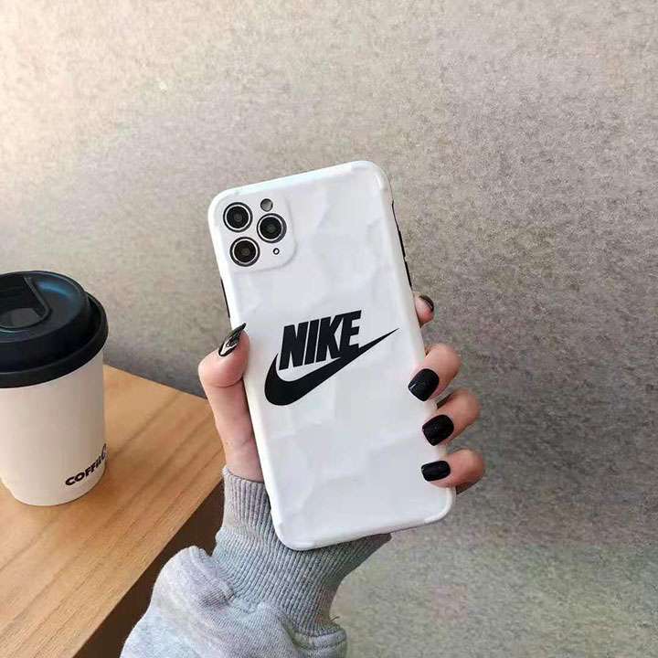 Nike iPhone12Proカバー 芸能人