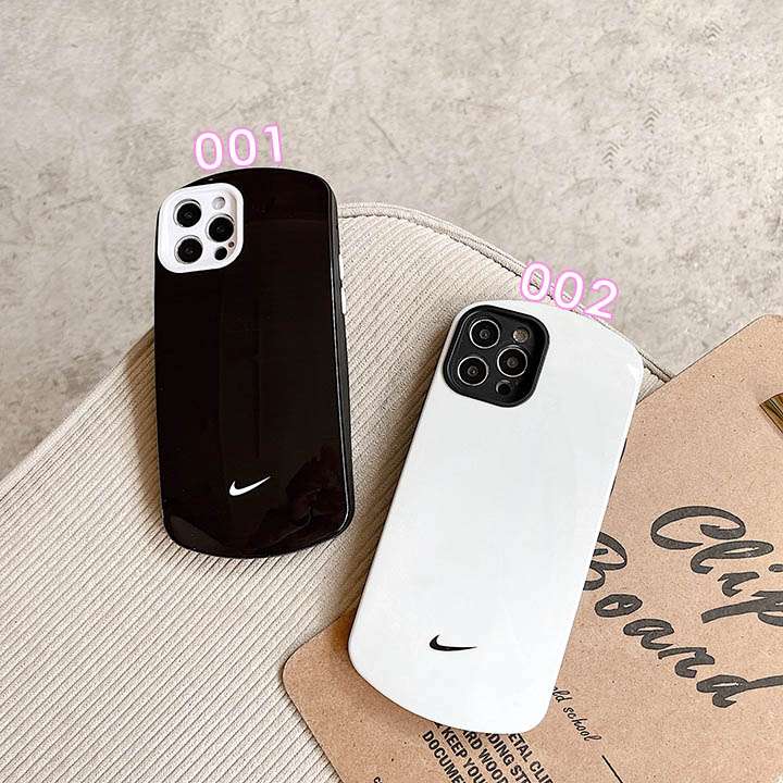 新作のiPhone12Pro Maxカバー Nike