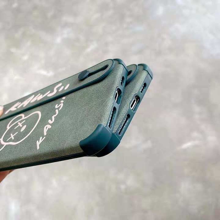 iphone12 kawsスマホカバー ベルト付き