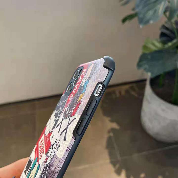 アイフォン11プロケース カウズ 通販