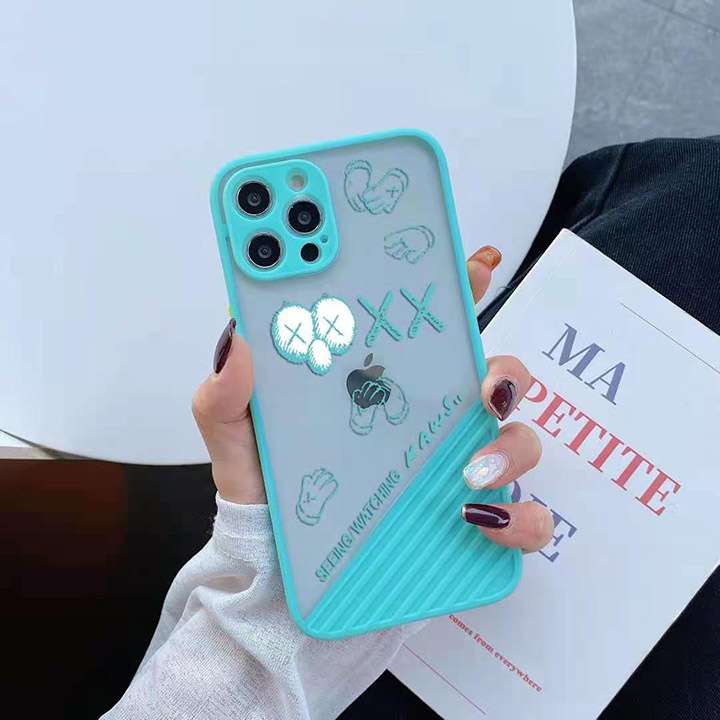 iPhone12 Proカバー  Kaws セレブ愛用