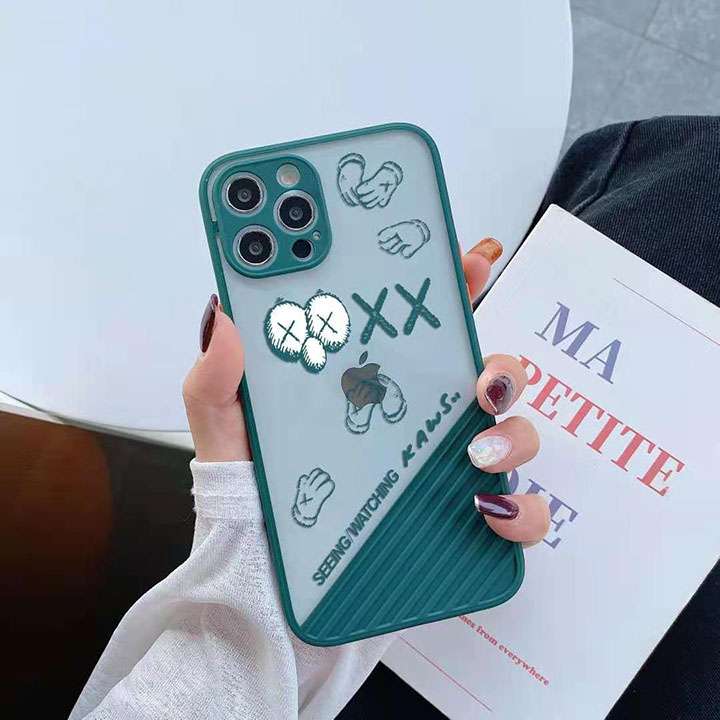 iPhone12 Proカバー  Kaws セレブ愛用