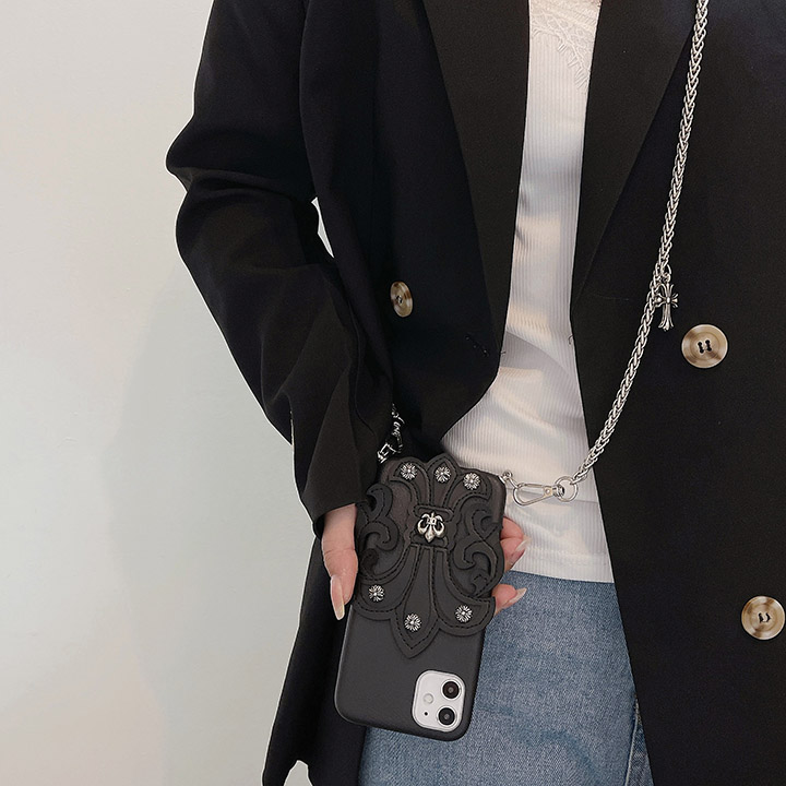 新作の iphone15スマホケースchrome hearts