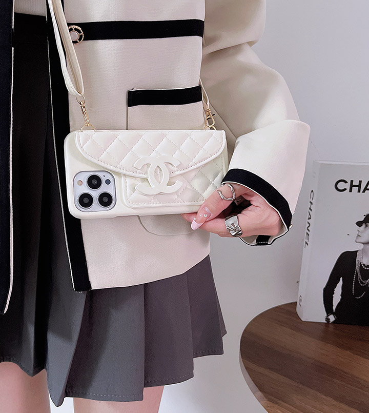 女性向けchanel iphone15カバー