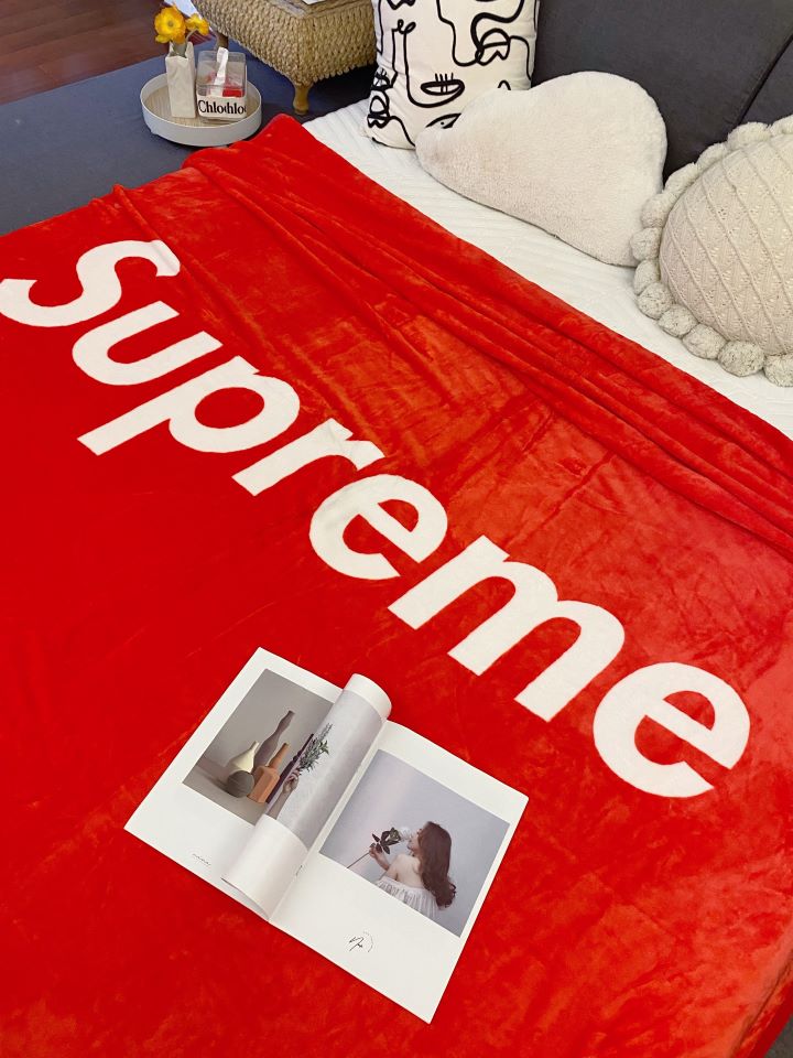 純色 Supreme エアコンブランケット