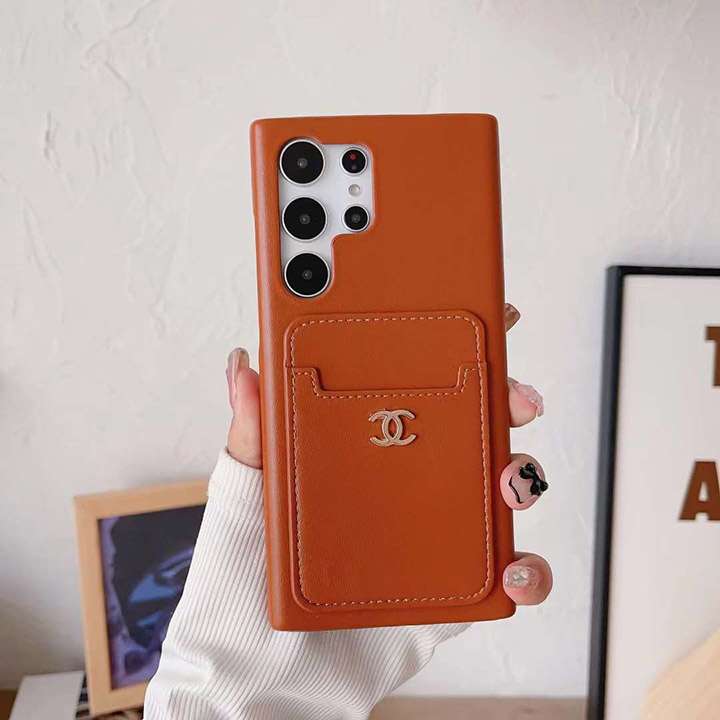 シャネルiphone15ケース背面にカード入れ付き